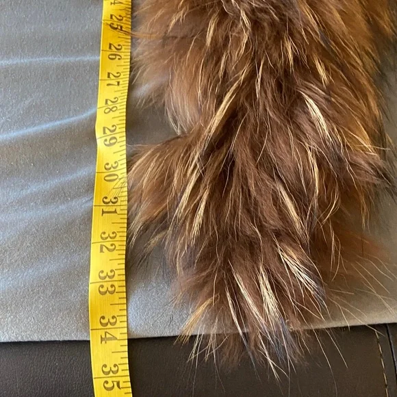 Luxurious Vintage Raccoon Genuine Fur Collar EUC - Picture 6 of 9